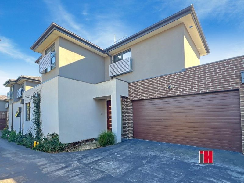 2 / 4 Fortune Street, Box Hill North