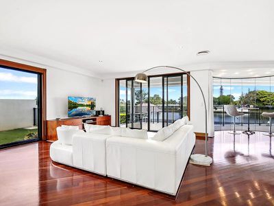 90 Cabana Boulevard, Benowa Waters