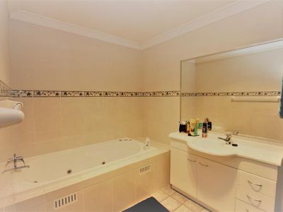 2 / 175 Keppel St, Bathurst