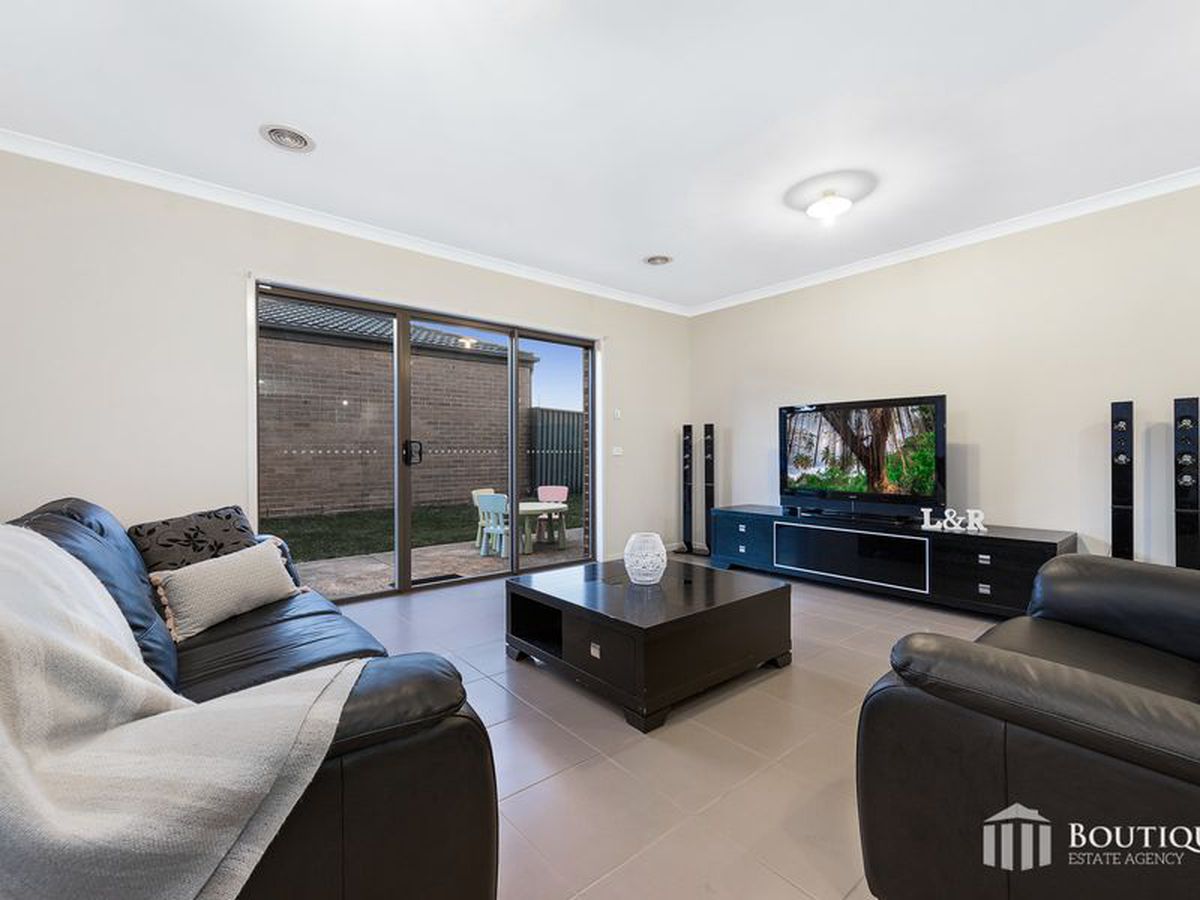 42 Kindred Avenue, Cranbourne North