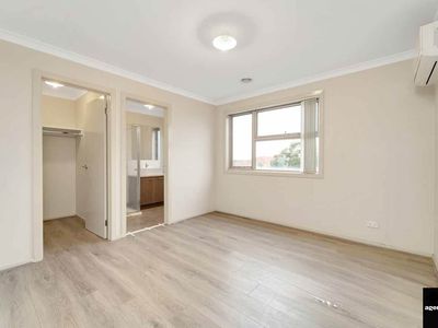 2 / 25-27 Starflower Way, Truganina