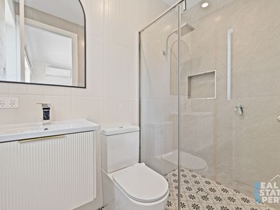 2 / 5 Sylvanwood Crescent, Narre Warren