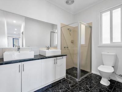 8 EAGLEVIEW PLACE, Point Cook