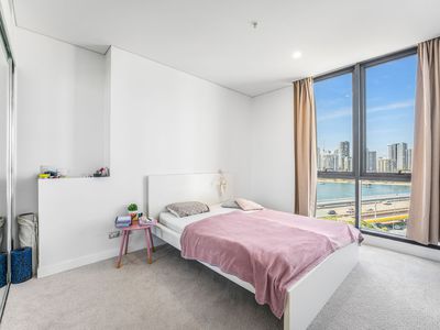911 / 2 COMO CRESCENT, Southport
