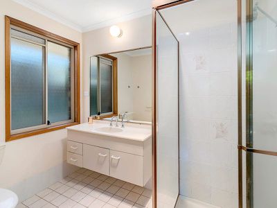 16 Gosford Court, Rochedale South