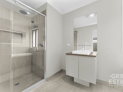 39 Aquatic Drive, Cranbourne West