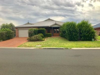 21 Warrah Drive, Tamworth