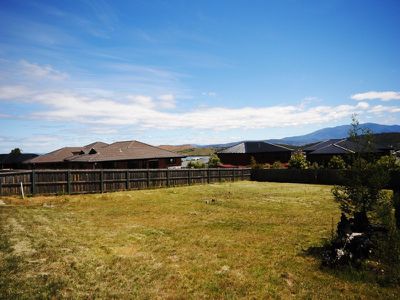12 Cologne Drive, Oakdowns