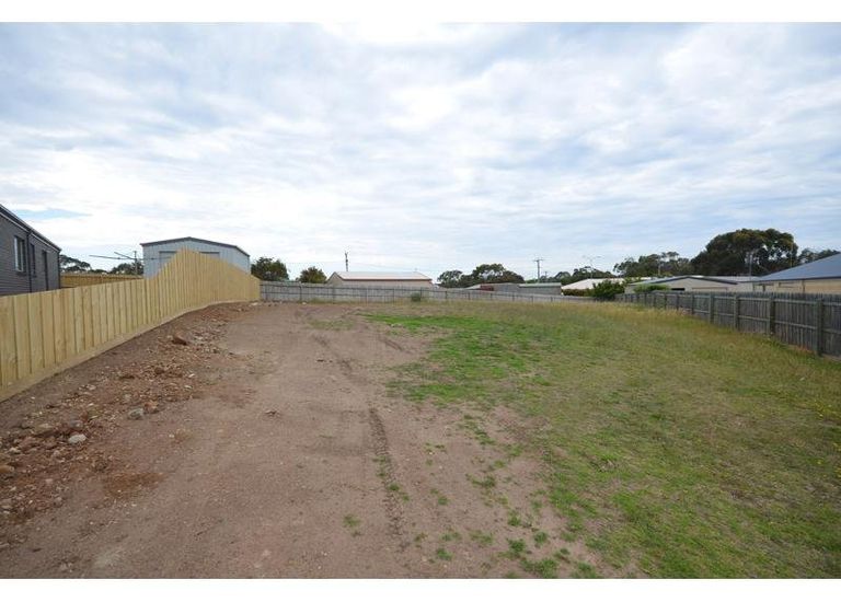 8 Corinne Court, Portland