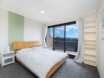 8 / 3 Garran Place, Garran