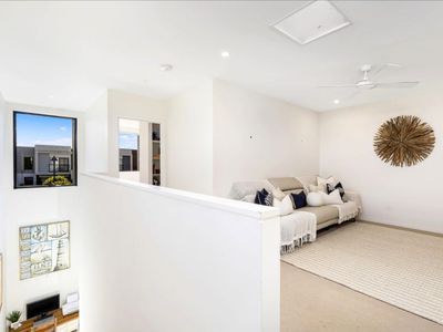 7 Marina Court, Hope Island