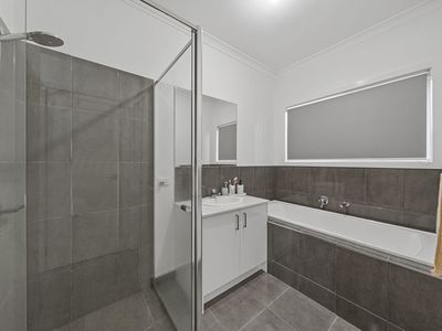 61 Abbeygate Drive, Werribee