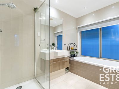 8 Kemsley Green, Cranbourne East
