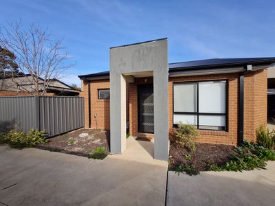 2 / 6 Railway Parade, Shepparton