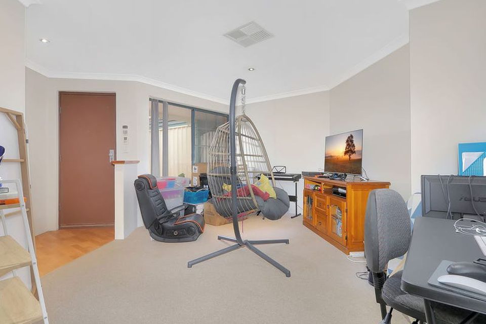 6 Coorong Turn , Warnbro
