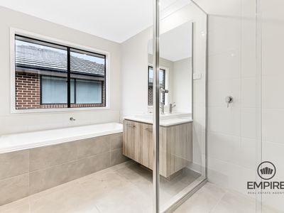 74 Yaralla Circuit, Clyde