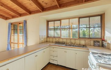 63 Beaconsfield-Emerald Road, Beaconsfield Upper
