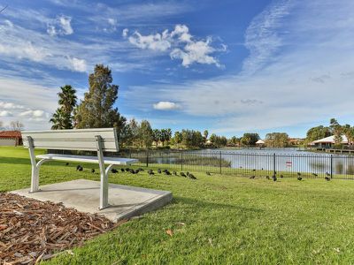 2 Stanthorpe Drive, Kanahooka