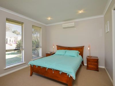 4 Buchanan Court, Somerville