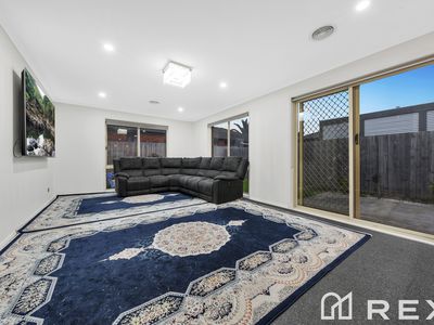 17 Gowrie Place, Cranbourne West