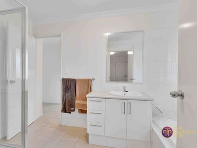 9 / 14 Carbine Bend, Byford