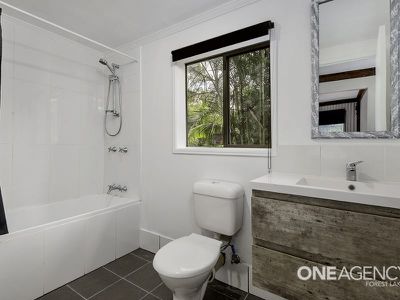 14 Megan St, Camira