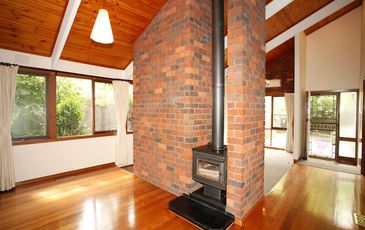 1 Young Street, Beaconsfield Upper