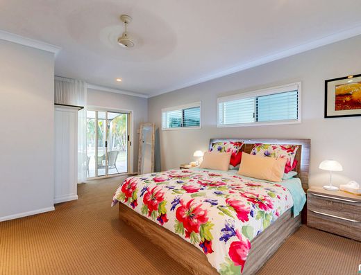 Elevated Privacy & Lifestyle on 2.5 Acres - Tinbeerwah's Hidden Gem image 15
