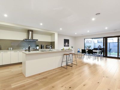 8 Calibre Circuit, Clyde North