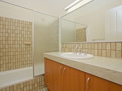 8/9-11 Hinderwell Street, Scarborough