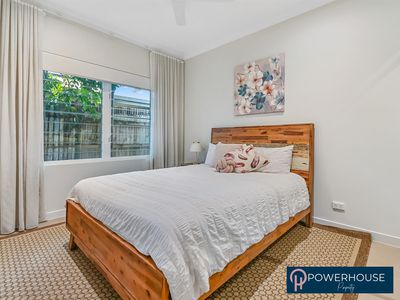 10 Castleton Entrance, Smithfield