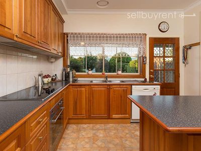 2 WOODLAND STREET, Wodonga