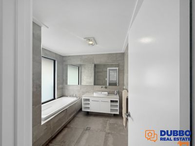 35 Amadeus Avenue, Dubbo