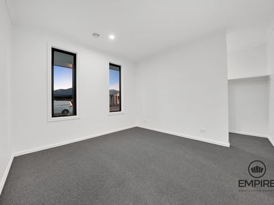 15 Whitestrand Road, Clyde North