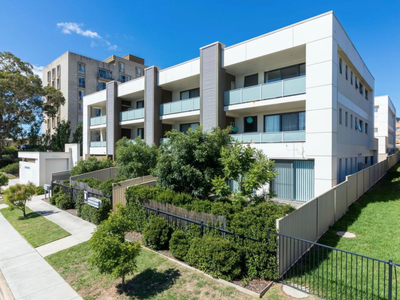 8 / 88 Henderson Road, Queanbeyan