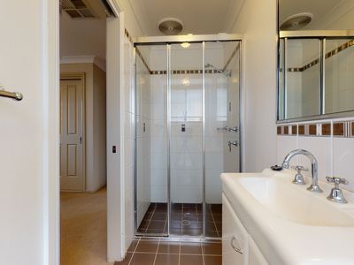 4B John Brass Place, Dubbo