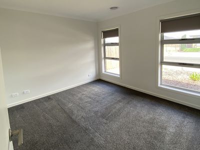 4 Equine Court, Tarneit