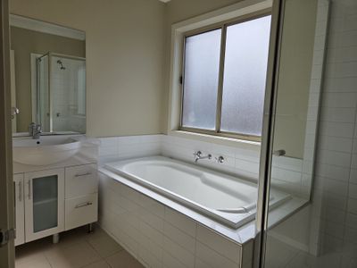 2 / 23 Mayfield Grove, Altona Meadows