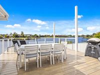 39 Southlake Drive, Varsity Lakes