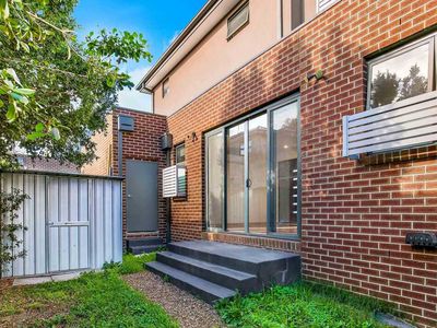 2 / 4 Fortune Street, Box Hill North