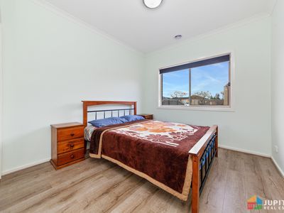 2 / 8 Gallop Court, Truganina