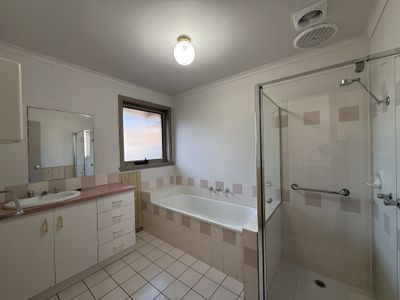 1 / 141 Mossfiel Drive, Hoppers Crossing