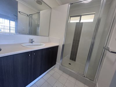 17 Pinot Loop, Pearsall