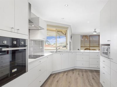 8 Downes Drive, Albion Park