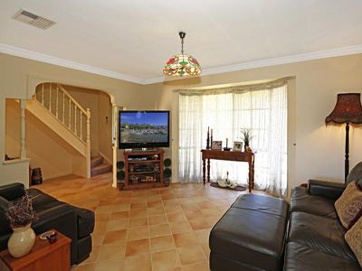 2 Novara Cres, Como