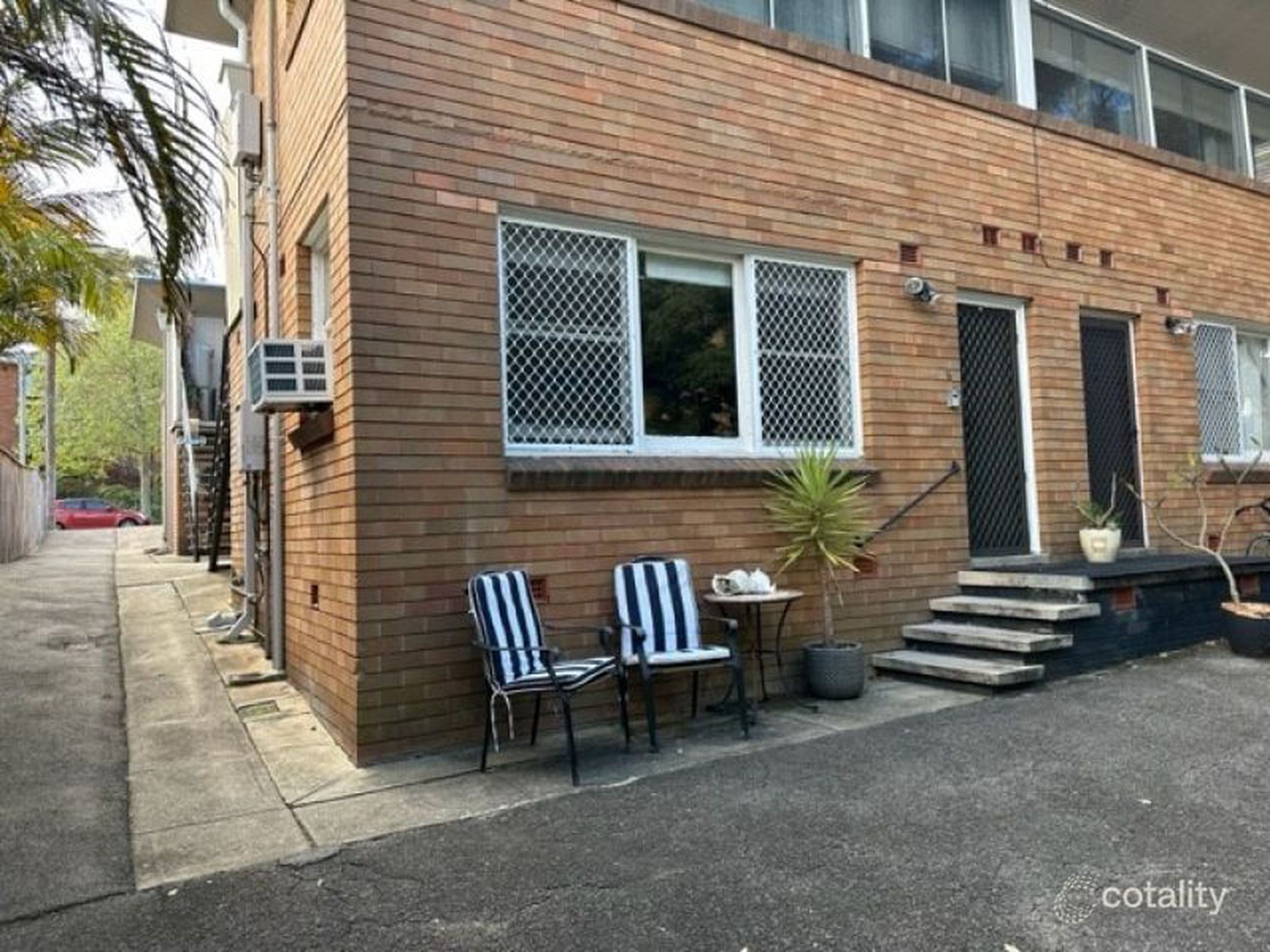 6 / 4 Mosbri Crescent, The Hill