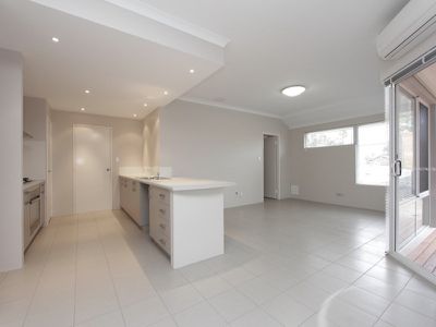 2 / 58 Central Avenue, Redcliffe