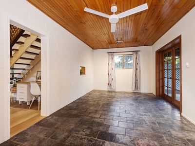 32 Gouldian Avenue, Condon