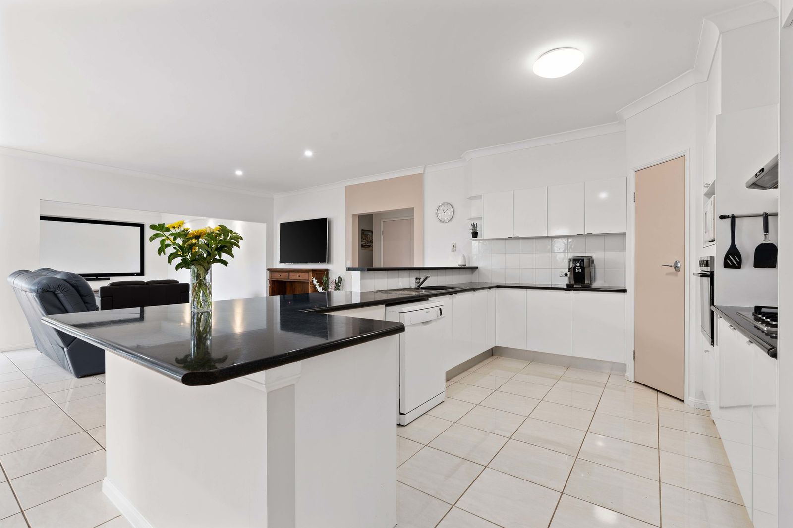 Photo 5 of 18, 10 Pennant Court, Peregian Springs