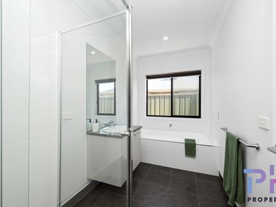 6 Willowbank Court, Epsom